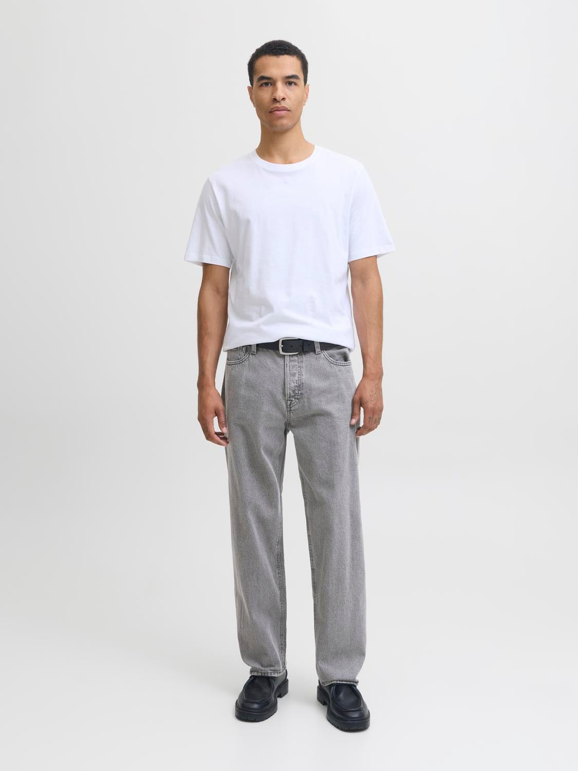 model_shot-front_full